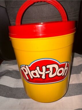 2013 Play-Doh Modeling Compound BIG Bucket - Yellow Body with Red Lid